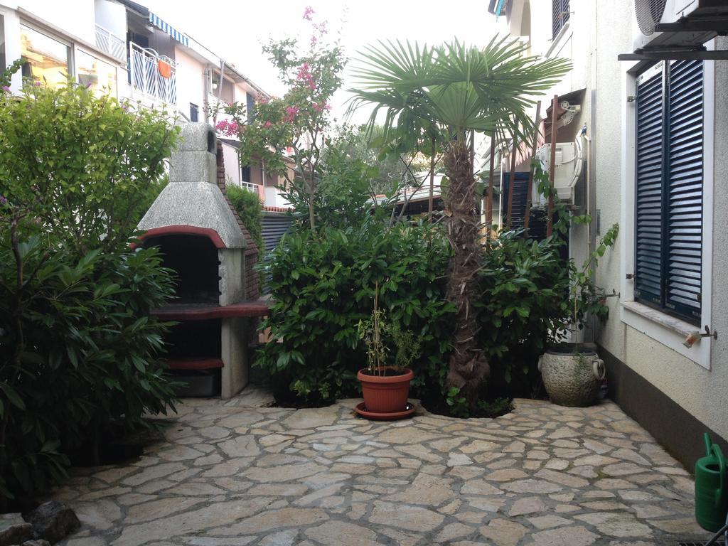 Apartment Garden Malinska Exterior foto